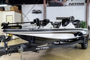 NITRO Z18 bass boat